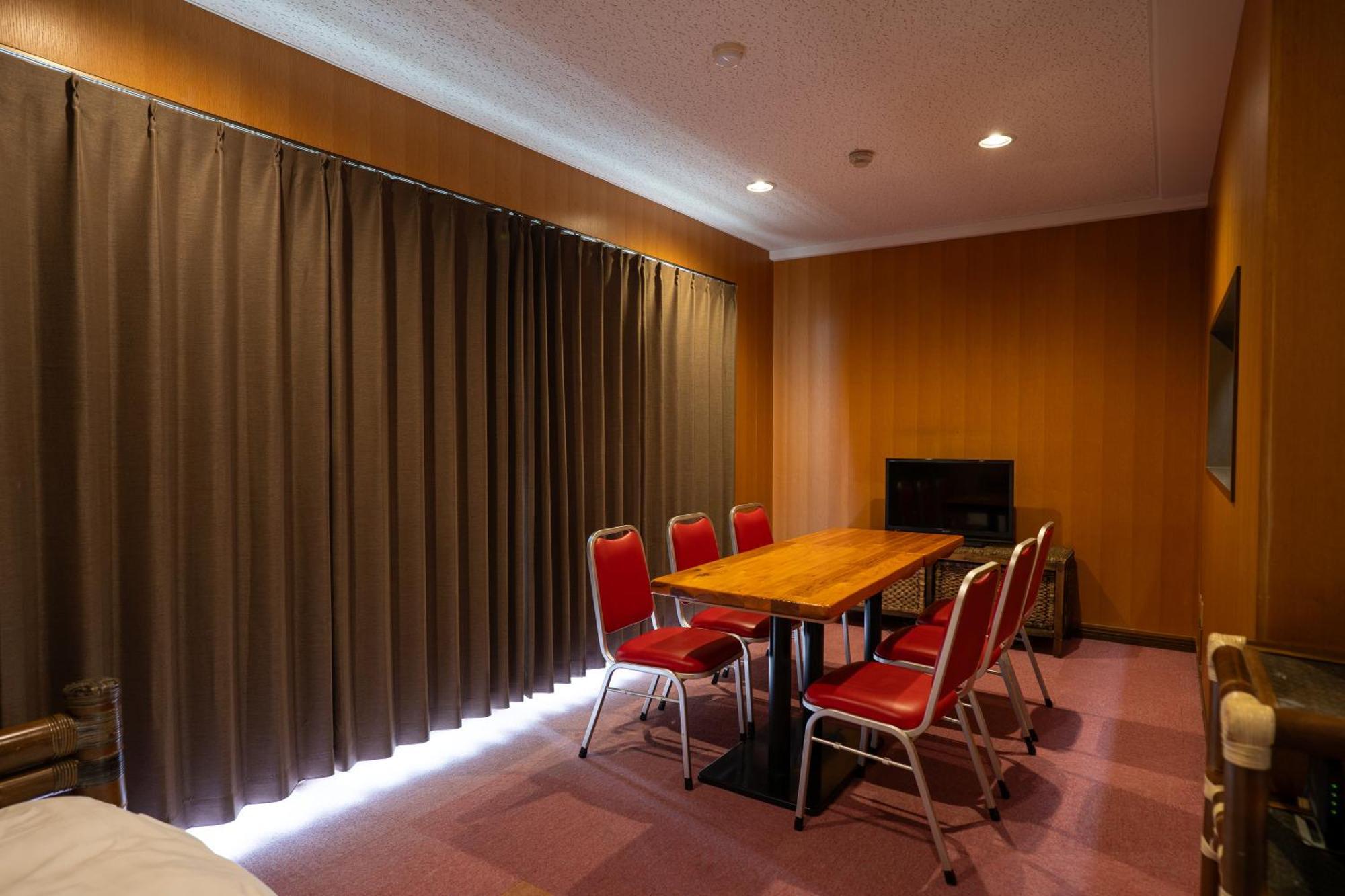 Royal Hotel Jomitan Kültér fotó