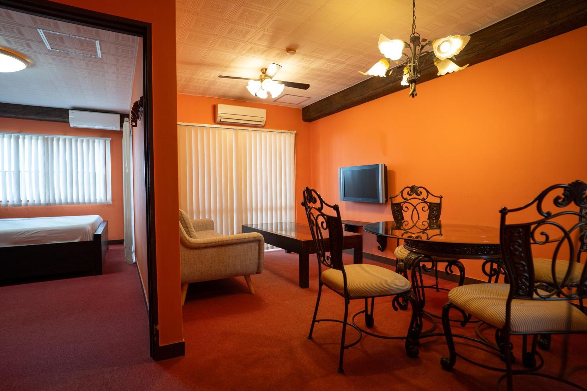Royal Hotel Jomitan Kültér fotó